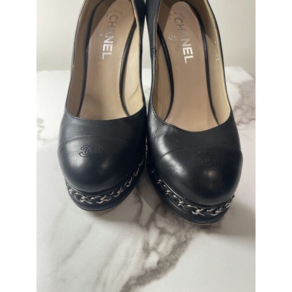 Chanel Black Leather Platform Pumps with Chain Detail - Picture 2 of 4